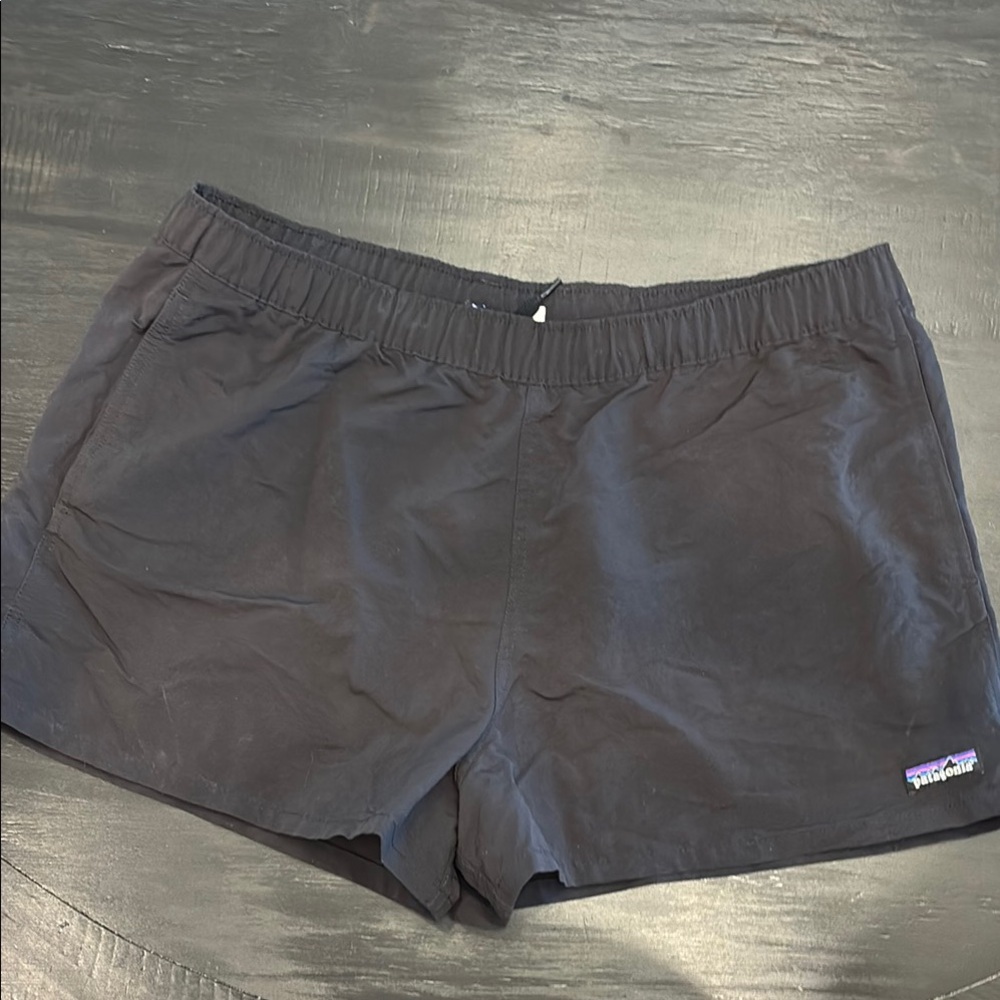 Woman’s size large Patagonia Black Athletic Shorts (bill 11)